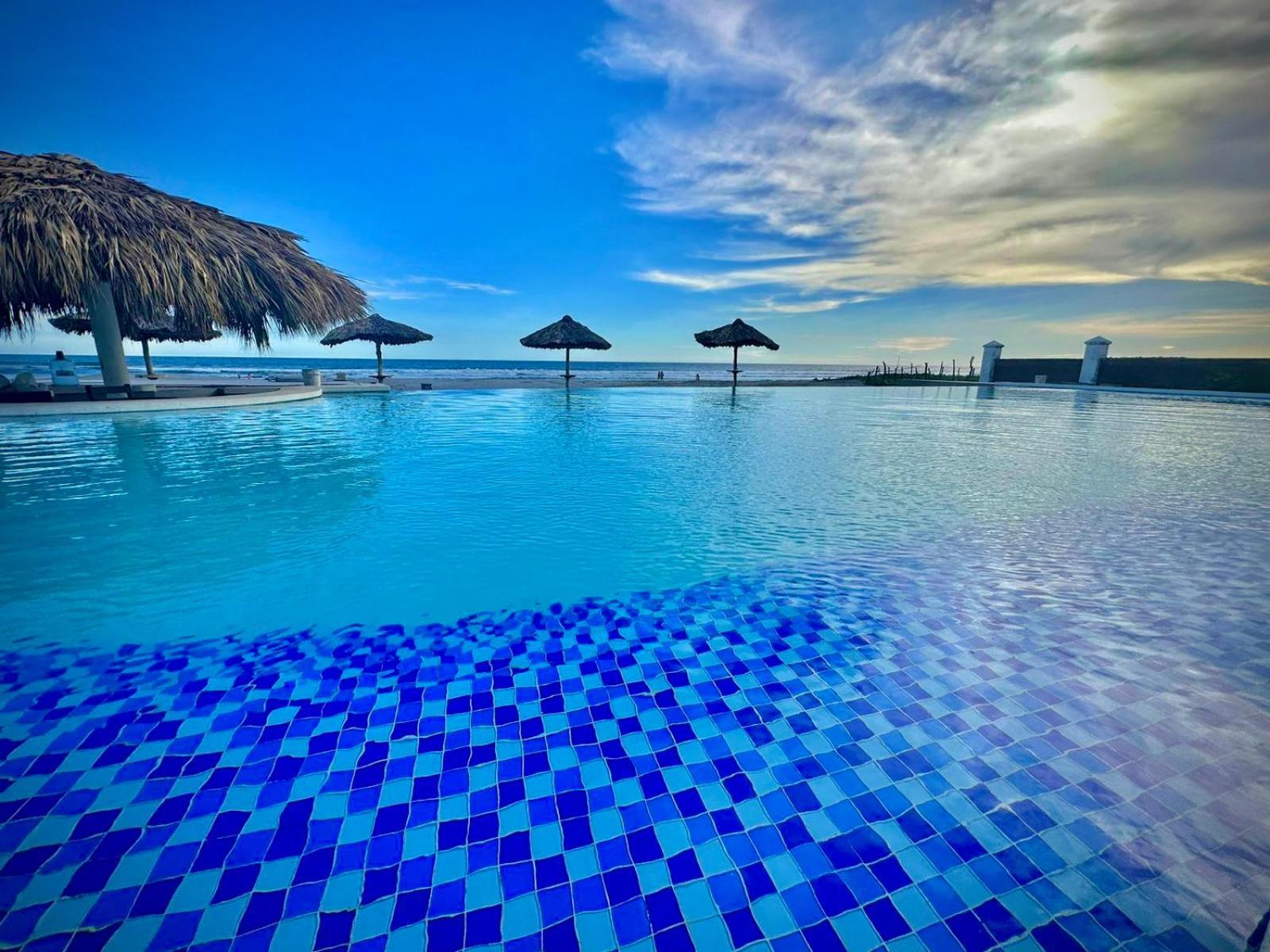 Hotel Tesoro Beach San Luis La Herradura Exterior foto